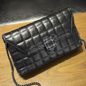 bolso de las señoras sobre embrague images