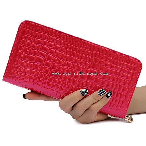 woman clutch zipper crocodile purse