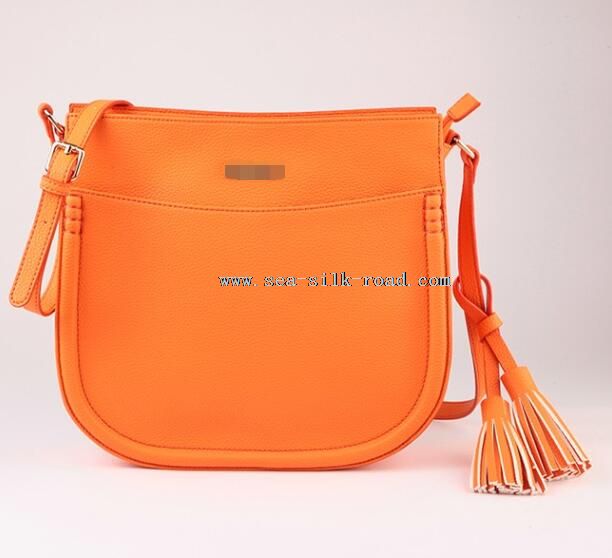 PU Nahka tupsu crossbody laukku