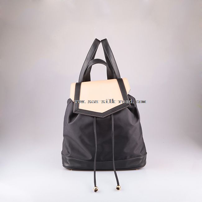 mochila de nylon impermeable