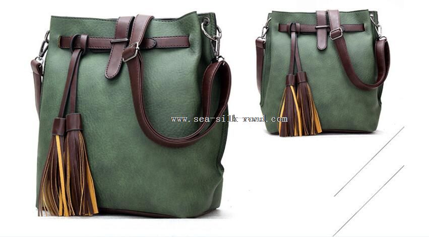 femeie tote sac