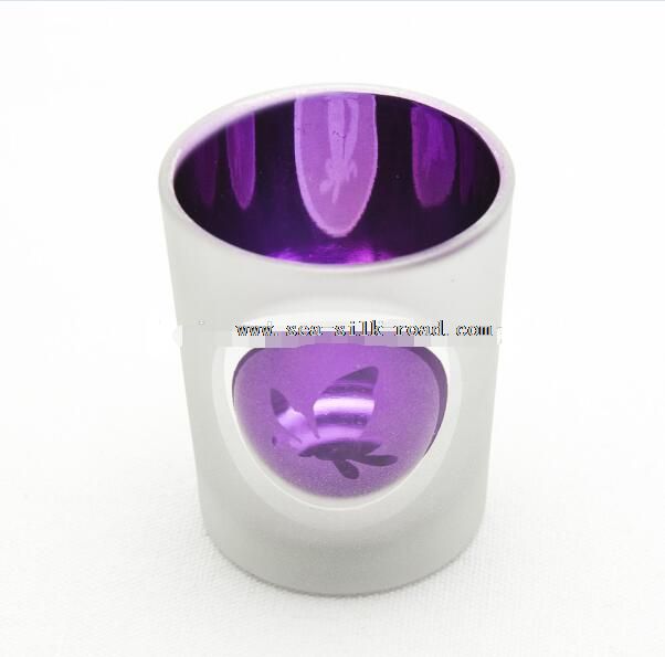 fialová skleněná svíčka cup