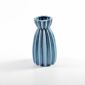 vase en porcelaine fleur sur vitrage bleu clair small picture