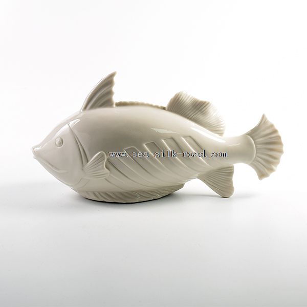 Белая рыба украшения фарфора статуя