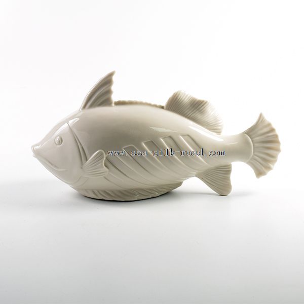 estatua de porcelana decoración pescado blanco