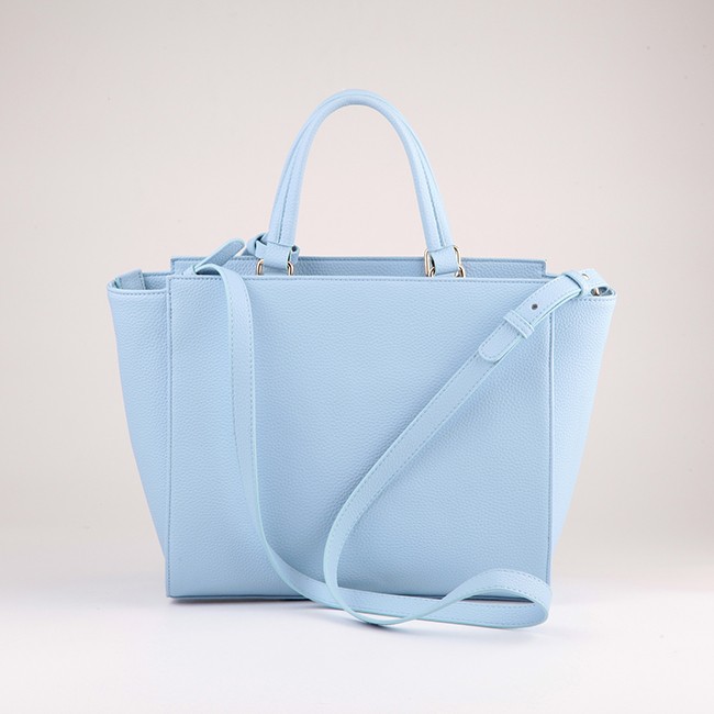 bolso con borla decorativa